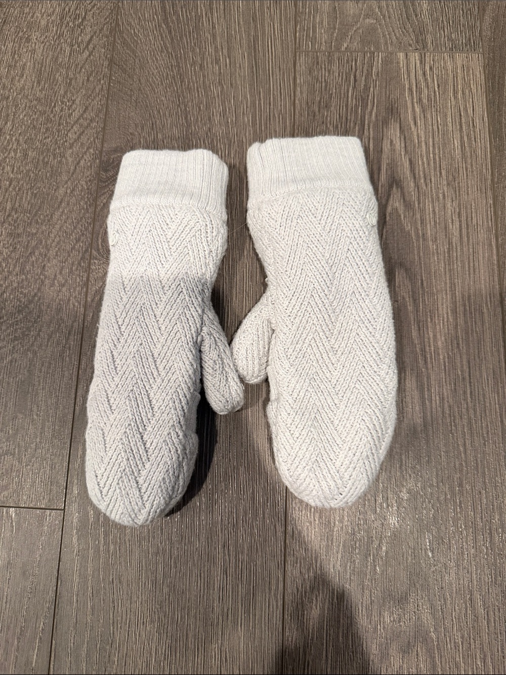 Women Lululemon furry gloves